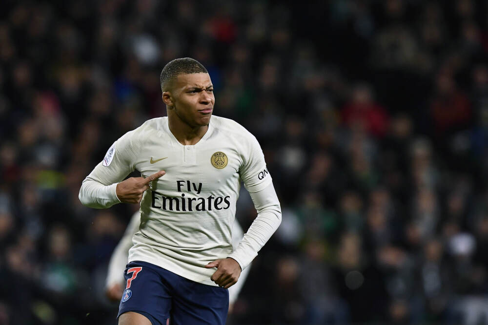 世体：阿劳霍计划参加巴萨周一的公开训练，未设定具体复出日期